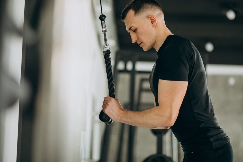 Cable One Arm Pulldown